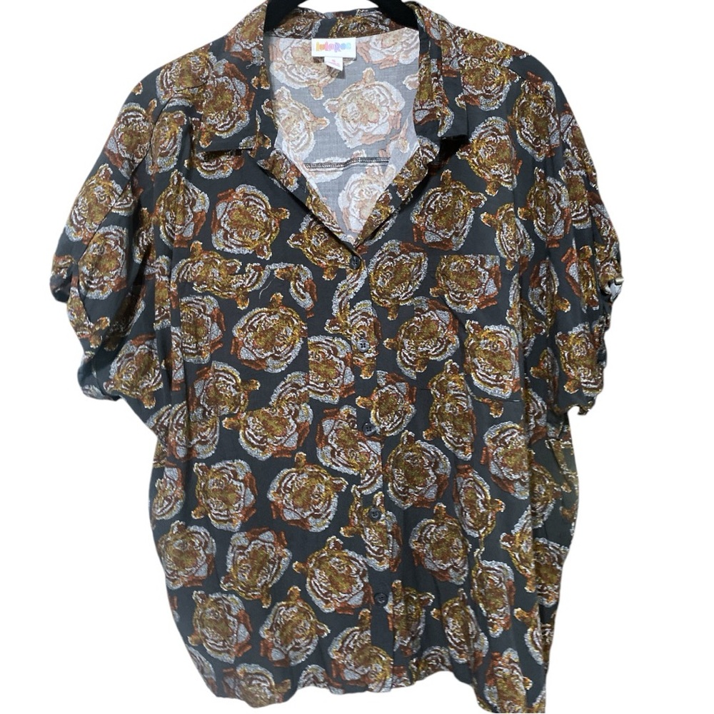 Lularoe Amy crop top tigers